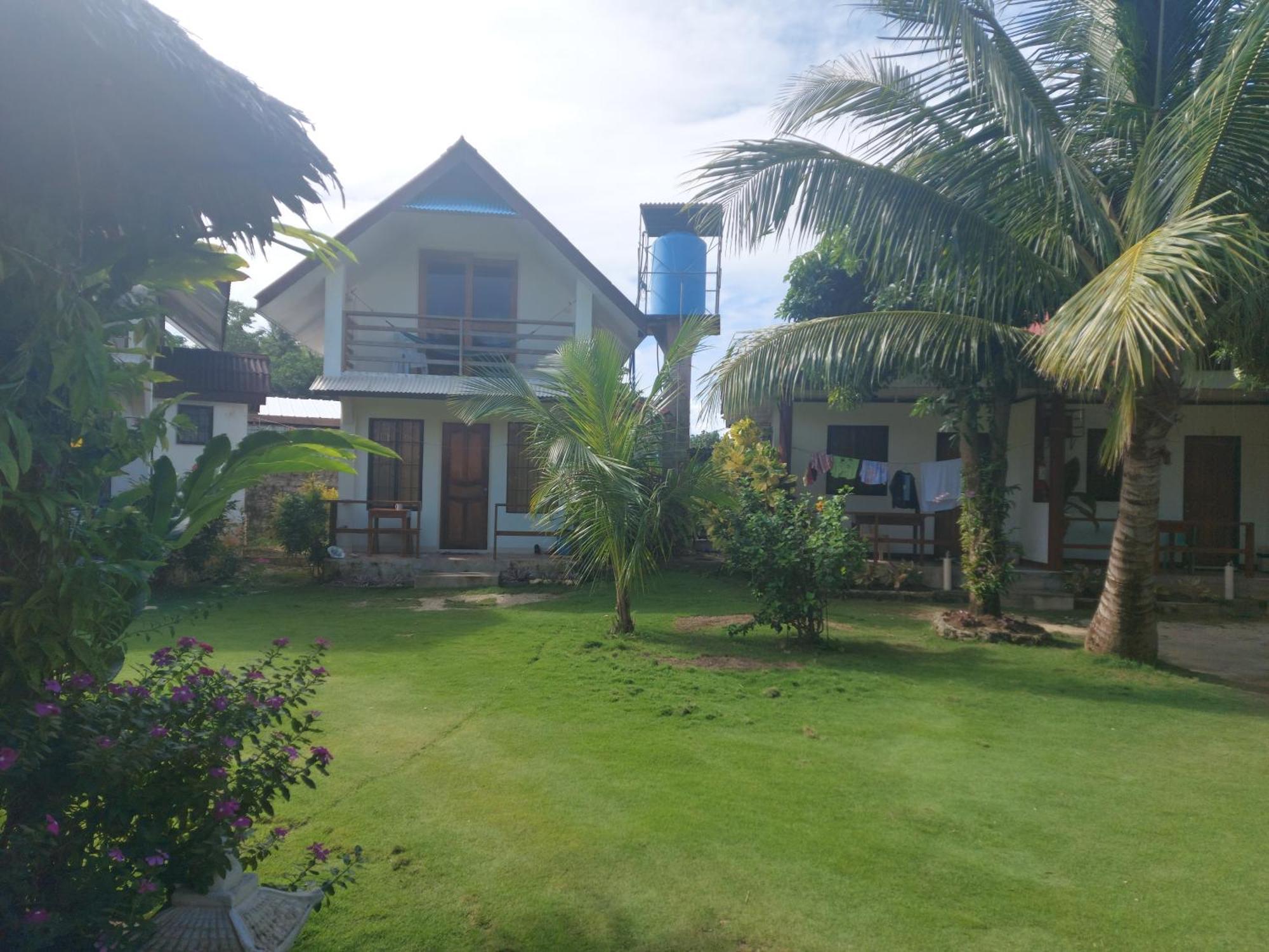 Gardenview Homestay Siargao Хенерал Луна Екстериор снимка